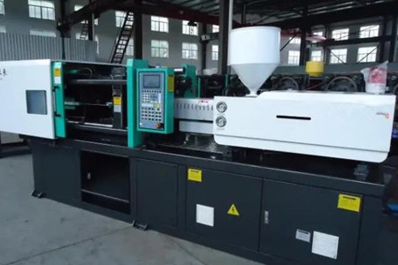 PVC管接頭注塑機(jī)啟動(dòng)前需要做哪些準(zhǔn)備工作？