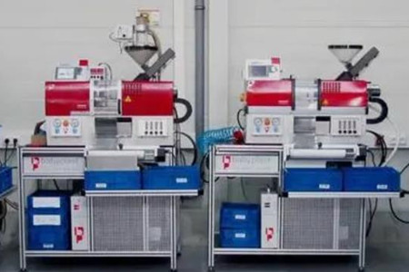 微型注塑機的價格范圍，幾萬元到數(shù)十萬元！